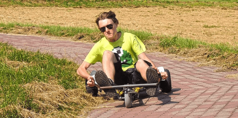 7 sjezdů na minikáře u hradu Bouzov