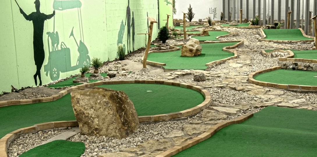 Hodina minigolfu v O2 Aréně pro 2