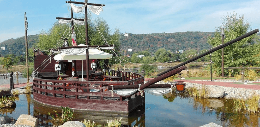 Vstup na pirátský minigolf pro dospělého nebo dítě