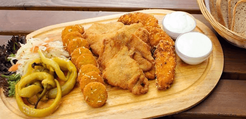 600 g smažených dobrot v hokejové baště Kometa Pub