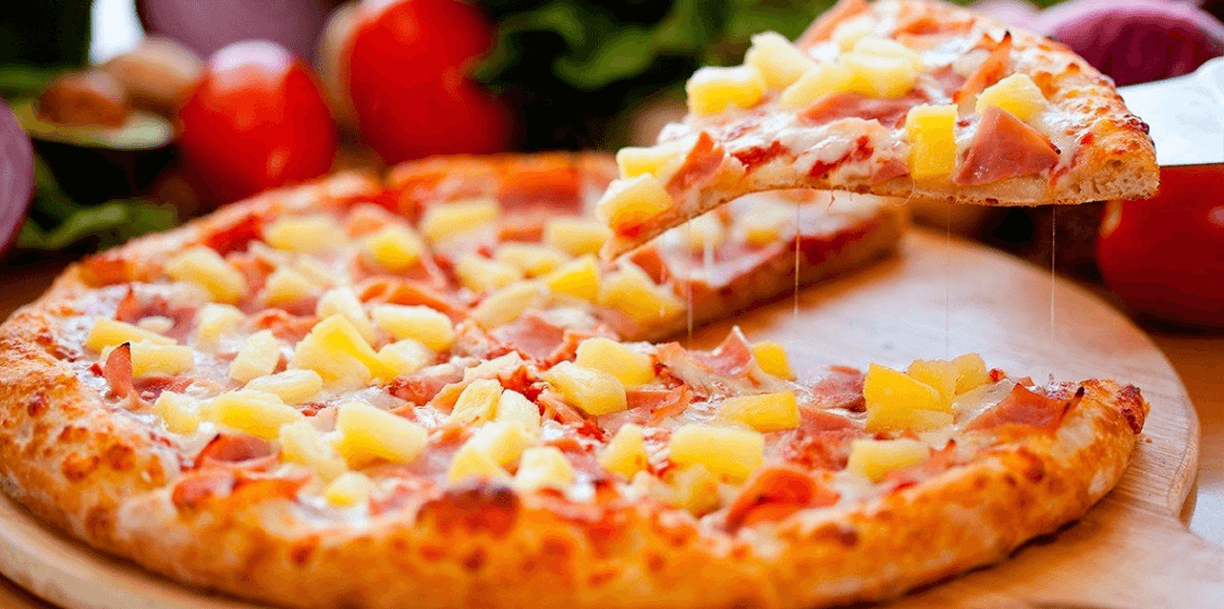 Dvě lahodné pizzy podle vaší chuti v centru Písku
