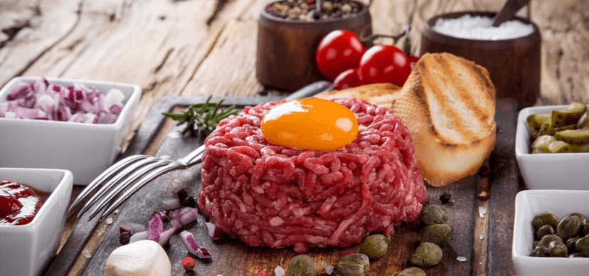 300g hovězí tatarák a 10 topinek pro dva