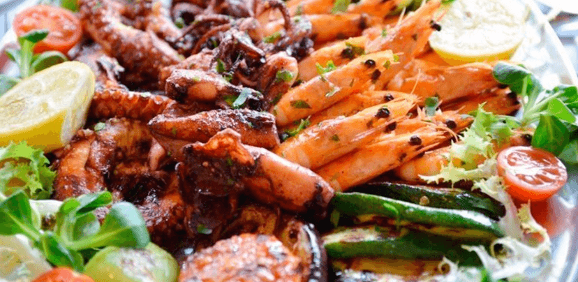 Mořské dobrůtky z grilu, dezert a osvěžující drink