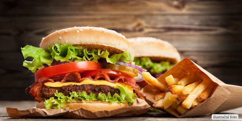Dva šťavnaté cheeseburgery