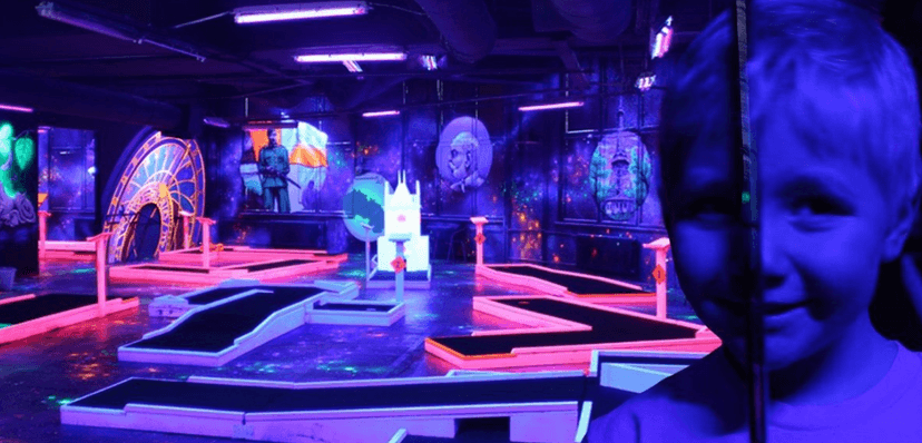 Neonový minigolf v centru Prahy - vstup