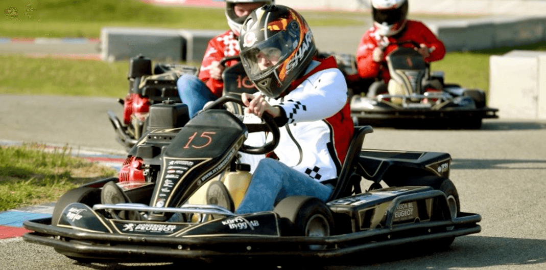 Večerní jízda na motokárách na Masarykově okruhu