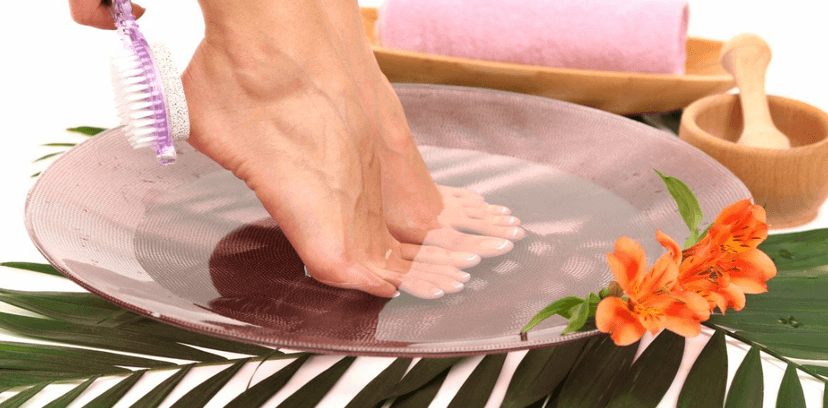 SPA pedikúra: horký třpytivý ananas