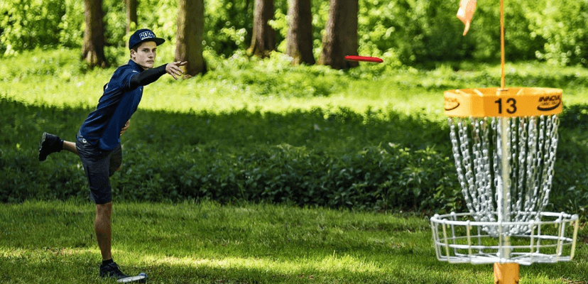 Hodina discgolfu pod vedením trenéra