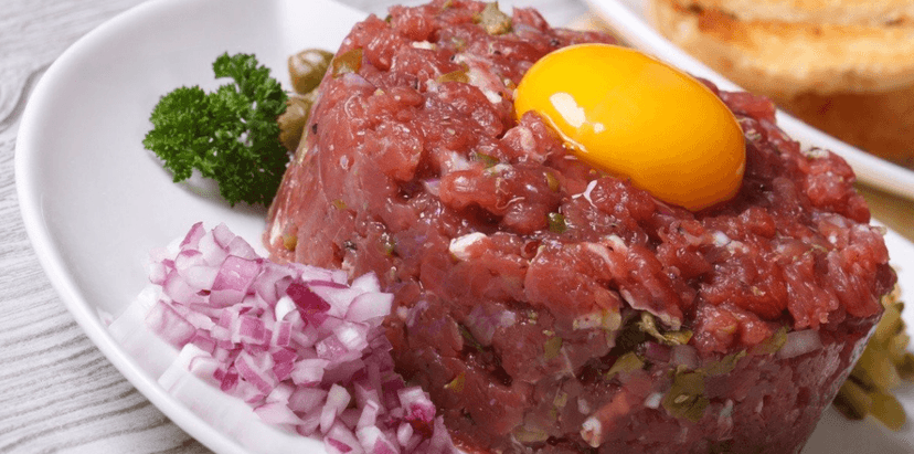 300 g nebo 500 g tataráku + křupavé topinky