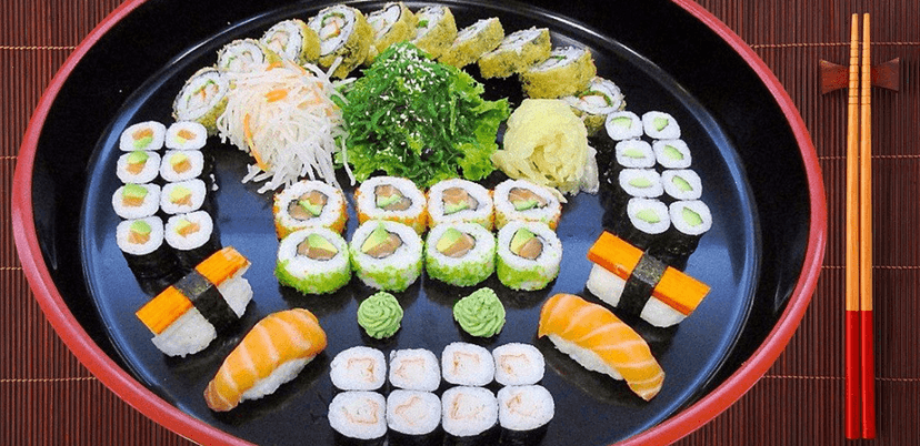 48 kousků fantastického sushi pro dva s polévkou