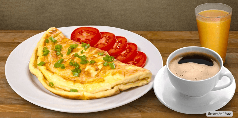 Snídaňové menu s omeletou nebo toasty