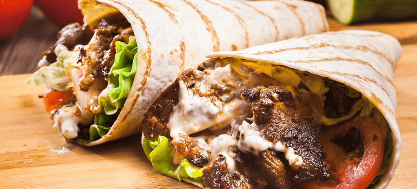 Kebab v tortille nebo turecký chléb s masem