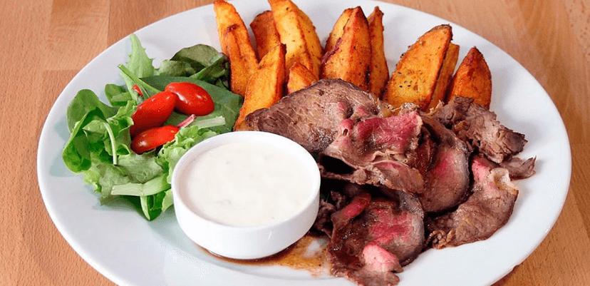 Hovězí roastbeefy s opékanými brambory