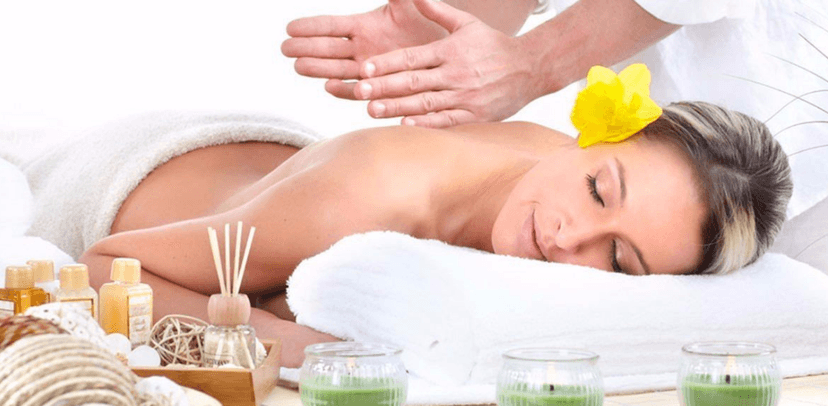 Aromaterapeutická masáž pro ženy se zábalem