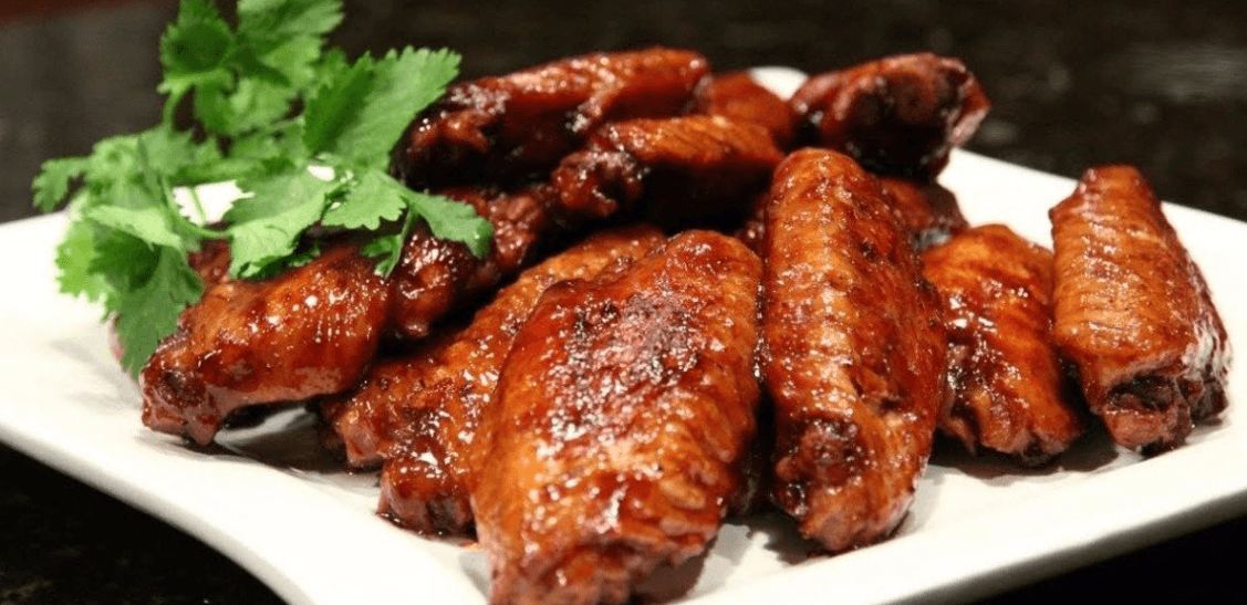 1 kg pikantních pečených kuřecích křidélek