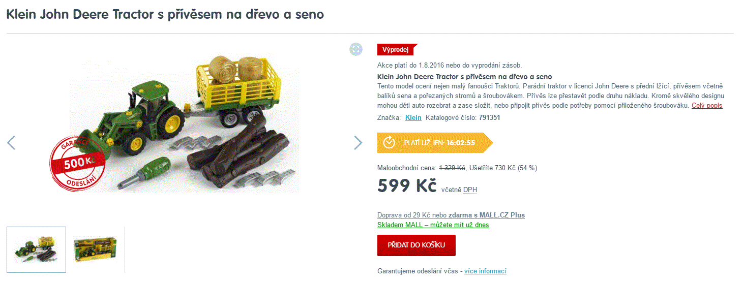 Tractor s přívěsem na dřevo a seno