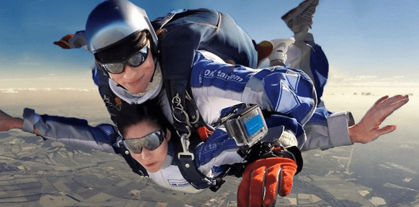 Tandemový seskok z výšky až 3500 m