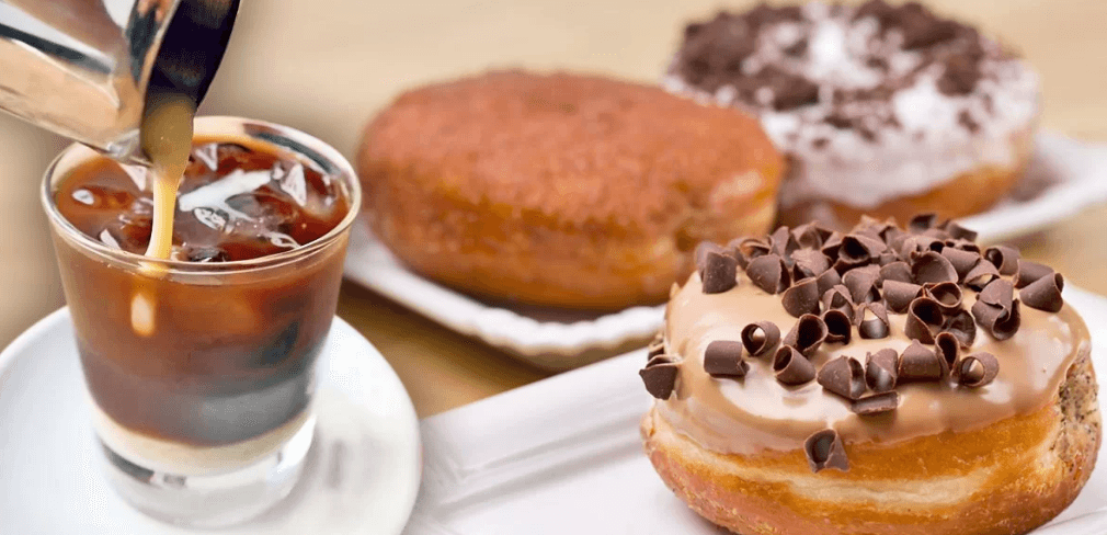 Vietnamská káva s donutem