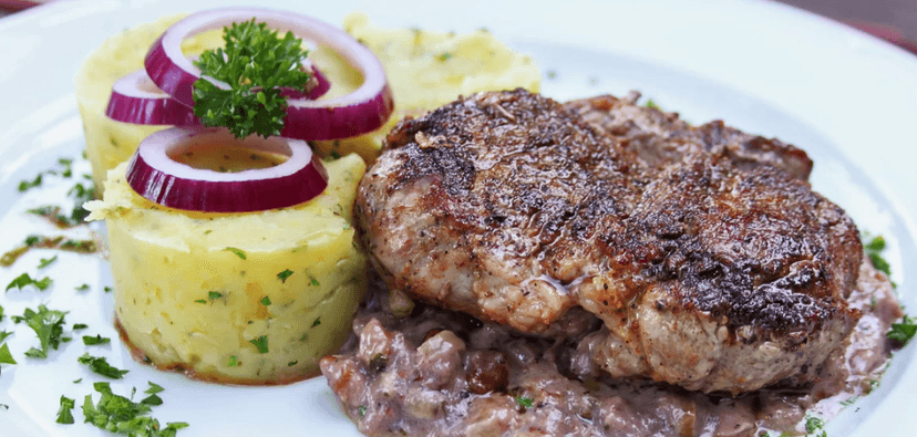 Hovězí vývar a steak z panenky pro dva