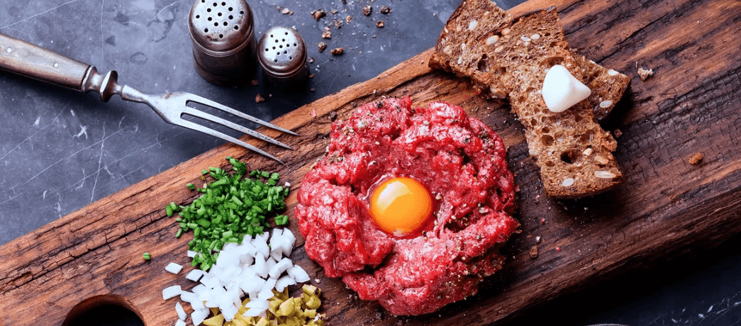 450 g tatarského bifteku + 20 topinek