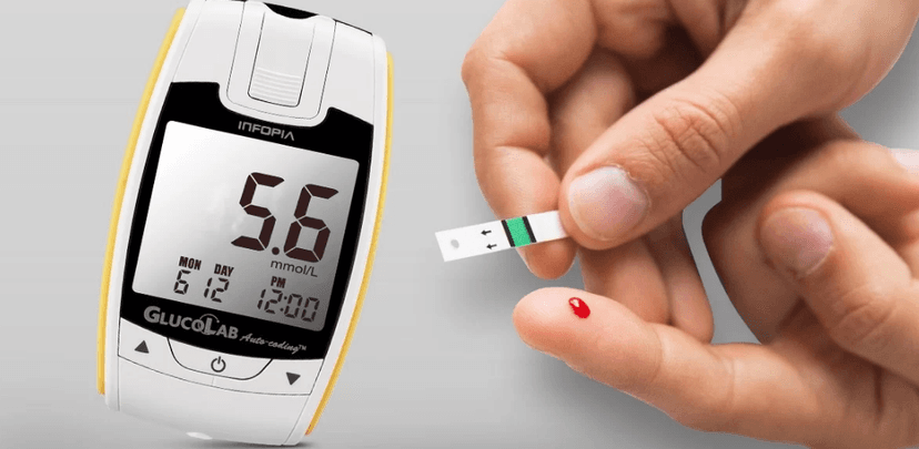 Glukometr GlucoLab s 25testovacími proužky