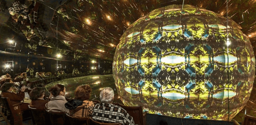 Vstup do labyrintu a kaleidoskopického kina