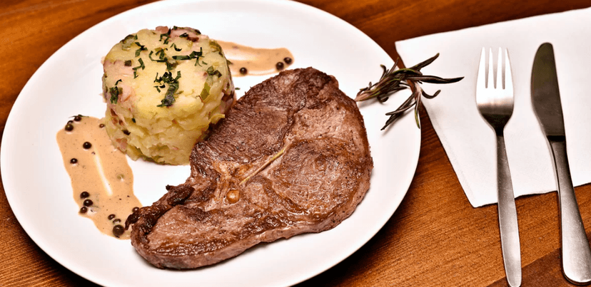 300g rumpsteak s přílohou