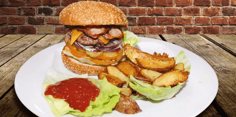 Maxi Bacon burger s americkými bramborami