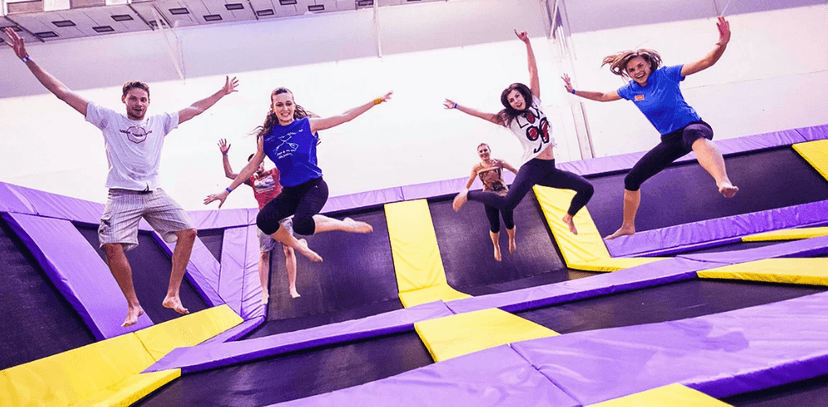 Hodina řádění na trampolínách