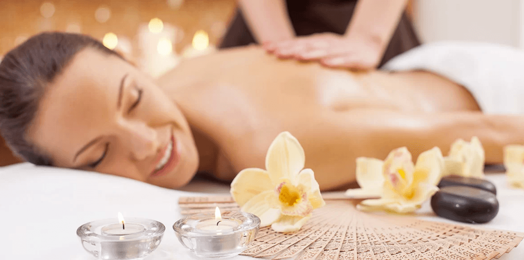 Masáž celého těla lávovými kameny