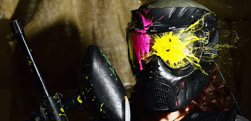 Paintballová řež ve dvoupatrové indoor herně