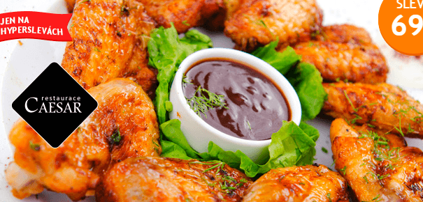 1,2 kg kuřecích křidélek s BBQ omáčkou a oblohou