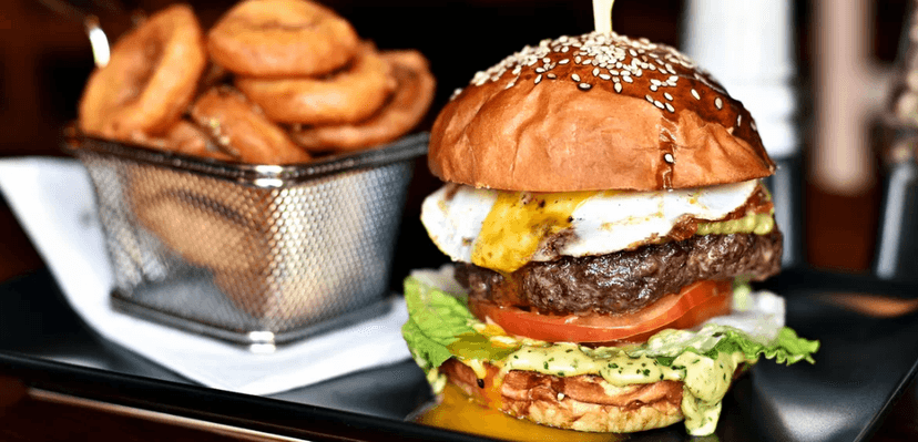 Burger (170 g) v domácí bulce dle výběru 
