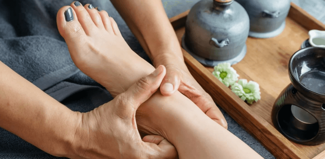 Masáž chodidel s bylinkovou lázní 