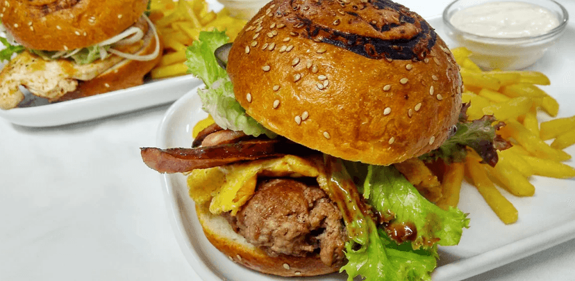 1× burger dle výběru + hranolky