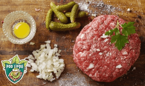 300g hovězí tatarák s topinkami