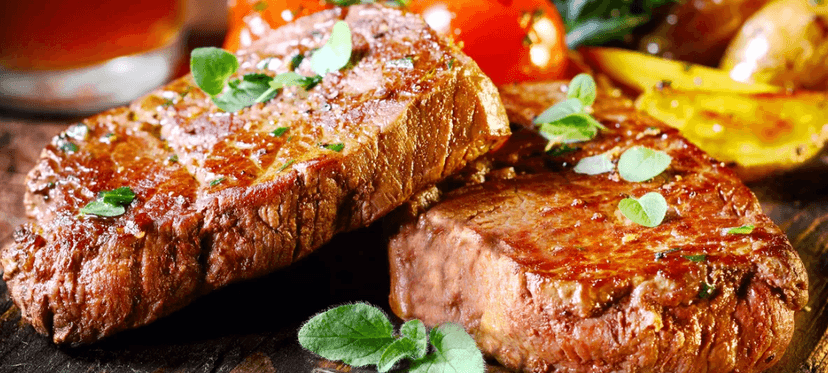 Krkovice z grilu s chlebem, křenem i hořčicí