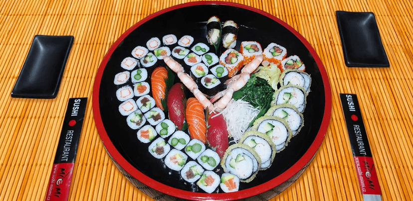54 čerstvých kousků lahodného sushi