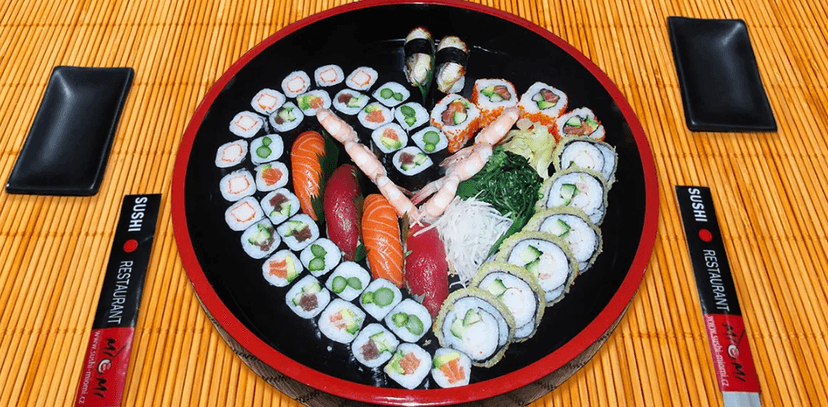54 čerstvých kousků lahodného sushi
