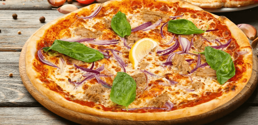Bohatě nazdobená pizza - 32 cm + nápoj
