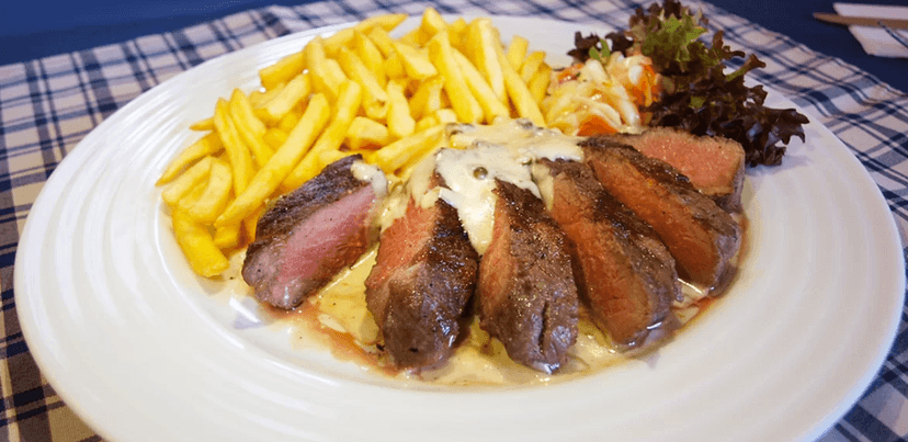 300 g hovězí roštěné s pepřovou omáčkou