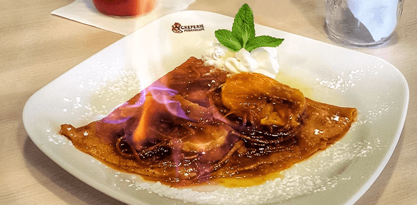 Sladká flambovaná palačinka Crêpe Suzette