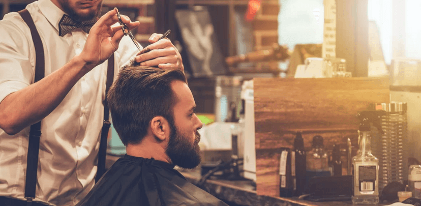 Péče o vousy i vlasy v barber shopu