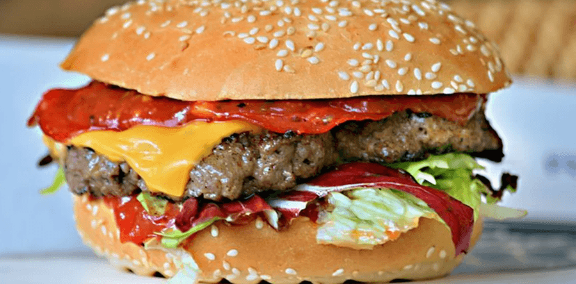 Dva výtečné XXL burgery s hranolky