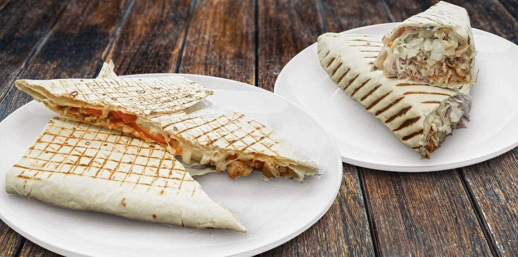 Lahodný kebab v tortille nebo chačupuri 