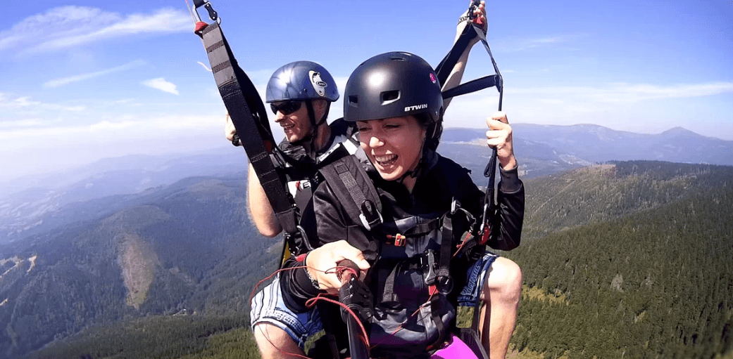 Tandem paragliding
