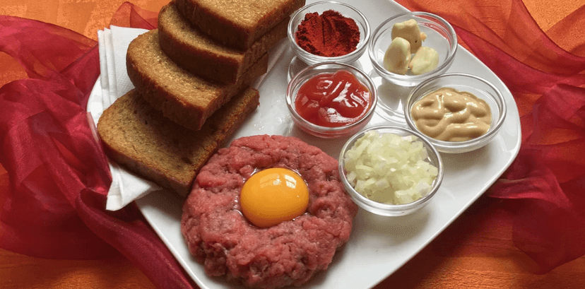 150 g hovězího tataráku + topinky