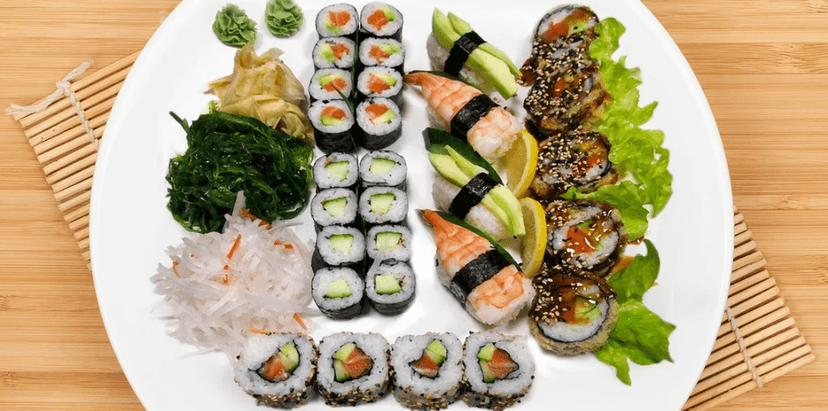 Sushi sety plné japonských pochoutek