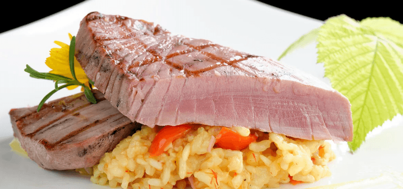 Grilovaný steak z tuňáka v sashimi kvalitě