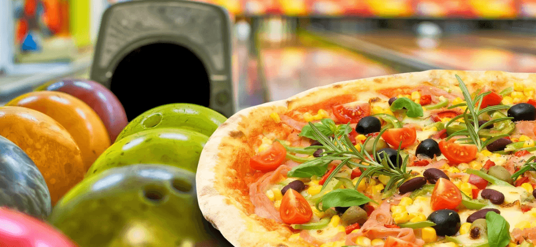 2 křupavé pizzy a hodina bowlingu
